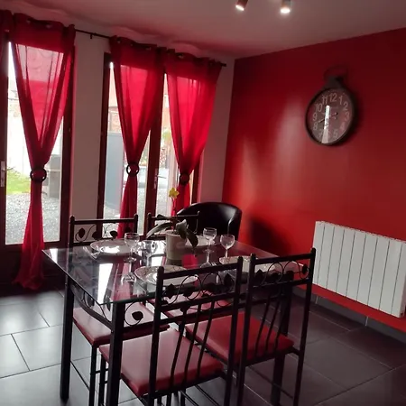 Chaleureux Avec Jardin, Bbq, Wifi Et Equipements Modernes En Plein Coeur De - Fr-1-510-210 *