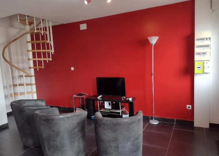 Hébergement de vacances Chaleureux Avec Jardin, Bbq, Wifi Et équipements Modernes En Plein Cœur De Verchain-maugré - Fr-1-510-210